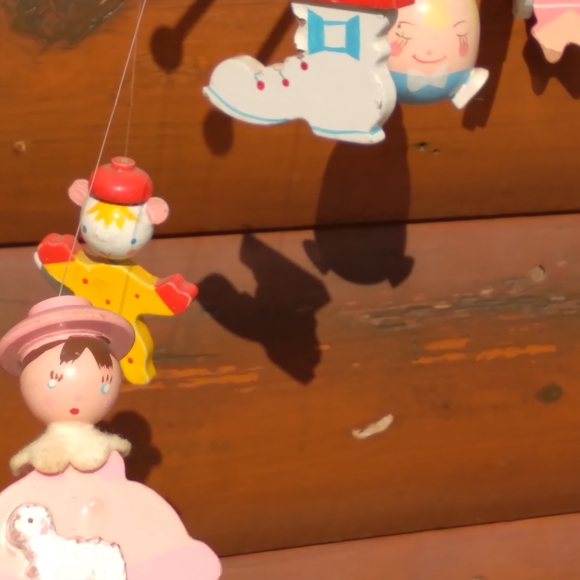 🐳 1940's Vintage Baby CRIB HUMPTY DUMPTY Mobile - Picture 5 of 16